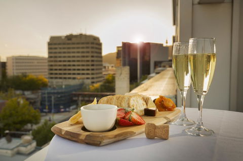 Novotel Canberra - SA Accommodation 38