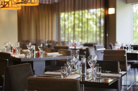 Novotel Canberra - SA Accommodation 12