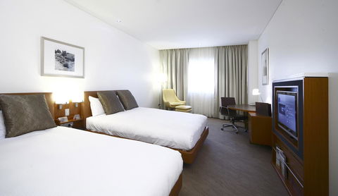 Novotel Canberra - SA Accommodation 19