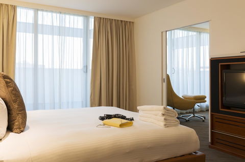 Novotel Canberra - SA Accommodation 40