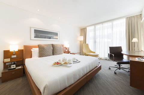 Novotel Canberra - SA Accommodation 7