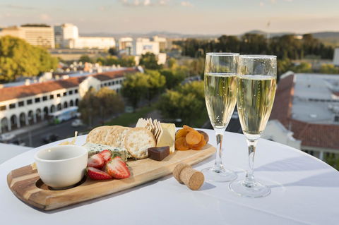 Novotel Canberra - SA Accommodation 36