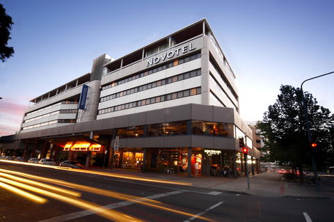 Novotel Canberra - SA Accommodation 6