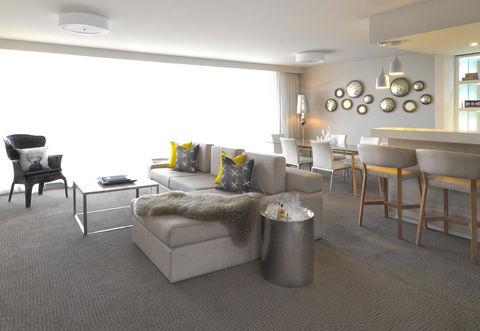 QT Canberra - SA Accommodation 24