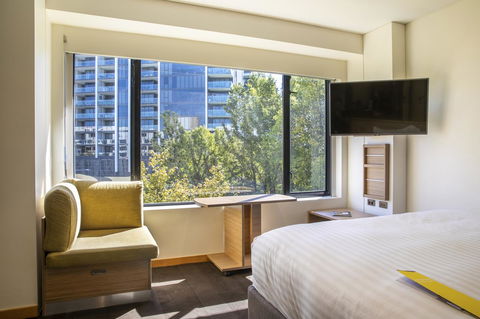 Crowne Plaza Canberra, An IHG Hotel - SA Accommodation 14
