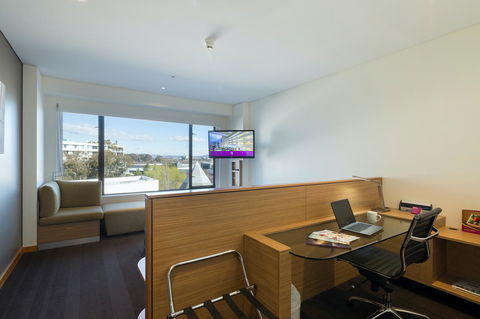 Crowne Plaza Canberra, An IHG Hotel - SA Accommodation 15