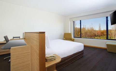 Crowne Plaza Canberra, An IHG Hotel - SA Accommodation 41