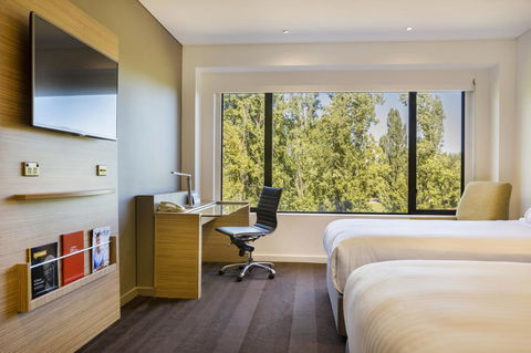 Crowne Plaza Canberra, An IHG Hotel - SA Accommodation 22