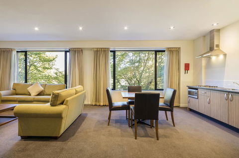 Crowne Plaza Canberra, An IHG Hotel - SA Accommodation 35