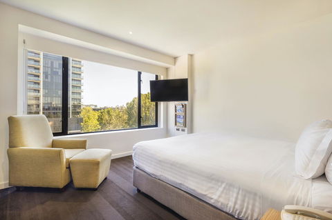 Crowne Plaza Canberra, An IHG Hotel - SA Accommodation 21