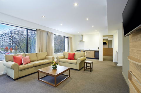 Crowne Plaza Canberra, An IHG Hotel - SA Accommodation 11