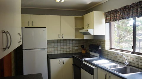 Bundilla 3 - Lake Views From The Balcony - SA Accommodation 2