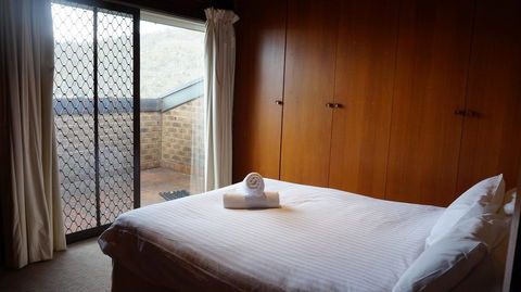 Bundilla 3 - Lake Views From The Balcony - SA Accommodation 3