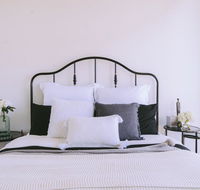Capitol Executive Apartment on London Circuit - SA Accommodation