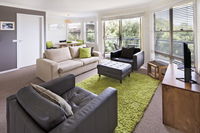 Caribou 3 - Modern  spacious with views over Lake Jindabyne