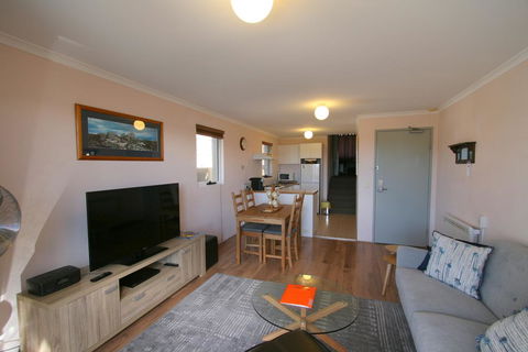 Cascades 13/3 Kurrajong Street - SA Accommodation 2