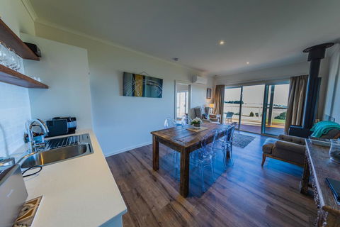 Coastal Lodge - SA Accommodation 3