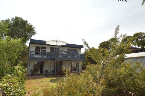 Dolphin Dreaming - 16 Dolphin Avenue - SA Accommodation 0