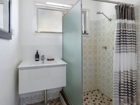 Enjoy The Soothing Sea Breeze - SA Accommodation 3