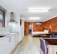 Fossicker Caravan Park - SA Accommodation