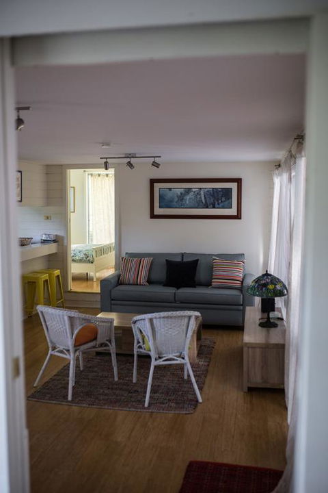 Funky Flat On Acreage - SA Accommodation 3