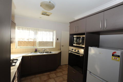 Glenelg Holiday Apartments-Colonial Square - SA Accommodation 3