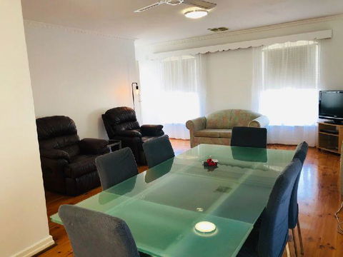 Glenelg Holiday Apartments-Colonial Square - SA Accommodation 2