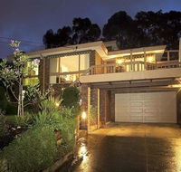 Great Views/Location 5 bedrooms in Glen Waverley - SA Accommodation