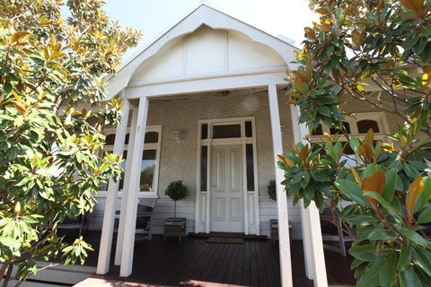 Healesville House - Magnolia House - SA Accommodation 2