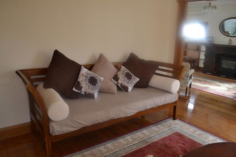 Hillside Cottage - SA Accommodation 0