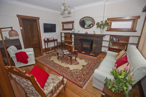 Hillside Cottage - SA Accommodation 1