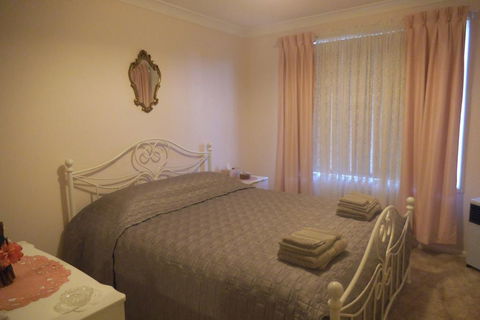 Hillview B & B Forbes - SA Accommodation 3