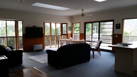 Hiview Holiday Home - SA Accommodation 1