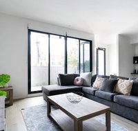 HOLIDAY HOME 3BR TOWNHOUSE with WIFI NEAR HIGHPOINT - SA Accommodation