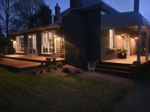 Kings Cottage Uralla - SA Accommodation 2