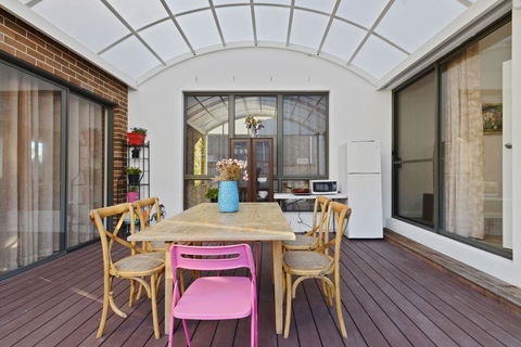 KOZYGURU Belrose Modern Designer 2 Bed + FREE Parking - SA Accommodation 0