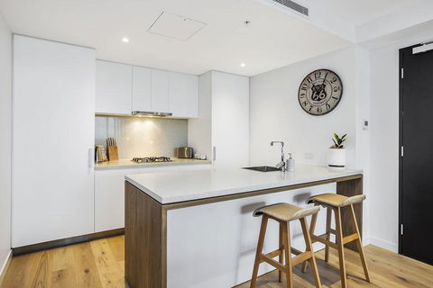 KOZYGURU FORTITUDE VALLEY 2 BED DESIGNER APT + FREE PARKING QFV179-803 - SA Accommodation 3