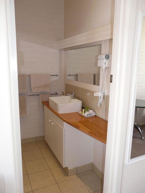 Lake Bolac Motel - SA Accommodation 2
