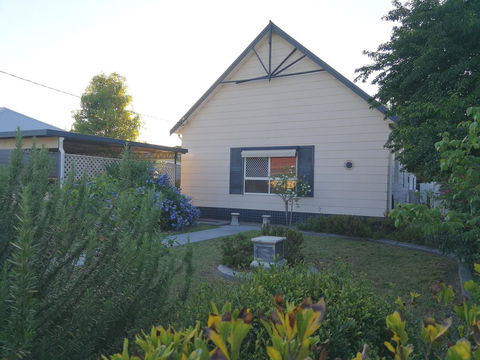 Large 6-Bedroom House With Wifi & Netflix Close To Singleton CBD Hunter Valley - SA Accommodation 0