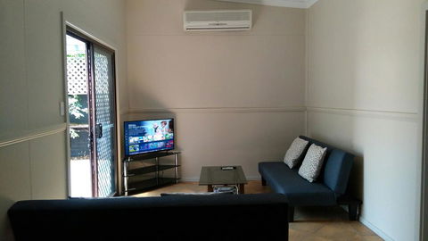 Large 6-Bedroom House With Wifi & Netflix Close To Singleton CBD Hunter Valley - SA Accommodation 1