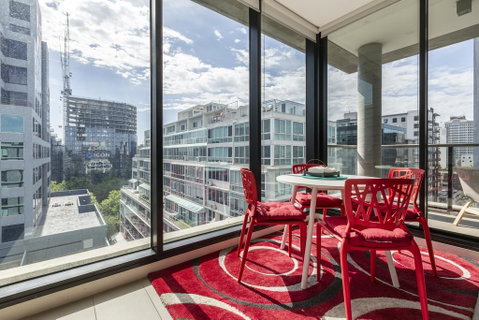 LIGHT, AIRY, SPACIOUS QUEENS ROAD APARTMENT - SA Accommodation 1