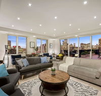 Luxury Penthouse 3BDR Inner City LRG Group WIFI - SA Accommodation