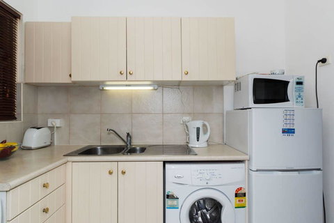 M104 Central Location In Free Transit Zone - SA Accommodation 3