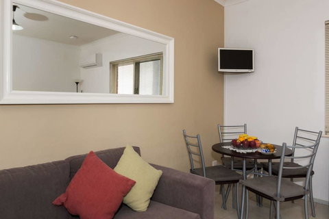 M104 Central Location In Free Transit Zone - SA Accommodation 0