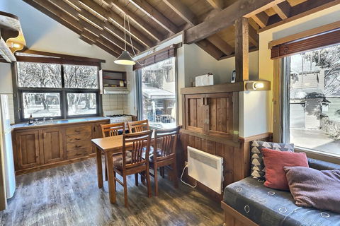 Merrigang Chalet, Dinner Plain - SA Accommodation 3