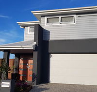 Modern two-story Hampton Style house - SA Accommodation