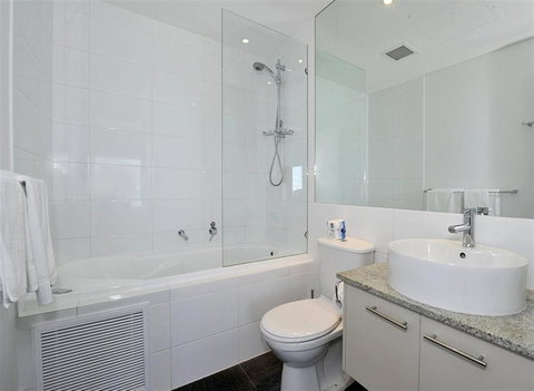 Nautica Residences Mandurah - SA Accommodation 9