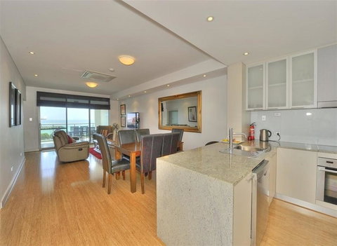 Nautica Residences Mandurah - SA Accommodation 6