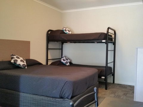 Mandurah Foreshore Motel - SA Accommodation 11