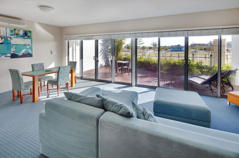 Seashells Mandurah - SA Accommodation 9